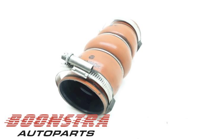 Gebrauchte Intercooler Schlauch Peugeot 2008 (CU) 1.2 12V e-THP PureTech 110 Preis € 24,95 Margenregelung angeboten von Boonstra Autoparts