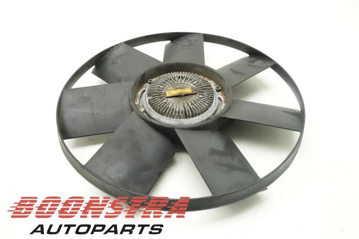 Viscous cooling fan from a BMW 3 serie Touring (E46/3) 330d 24V 2003