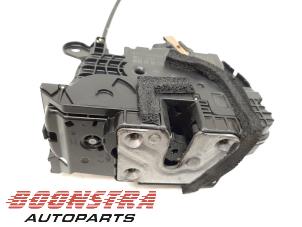 Used Front door lock mechanism 4-door, right Renault Clio IV Estate/Grandtour (7R) 1.2 TCE 16V EDC Price € 29,95 Margin scheme offered by Boonstra Autoparts