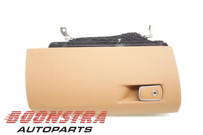 Begagnade Handskfack BMW 3 serie Touring (F31) 320d 2.0 16V EfficientDynamicsEdition Pris € 29,95 Marginaltabell erbjuds av Boonstra Autoparts