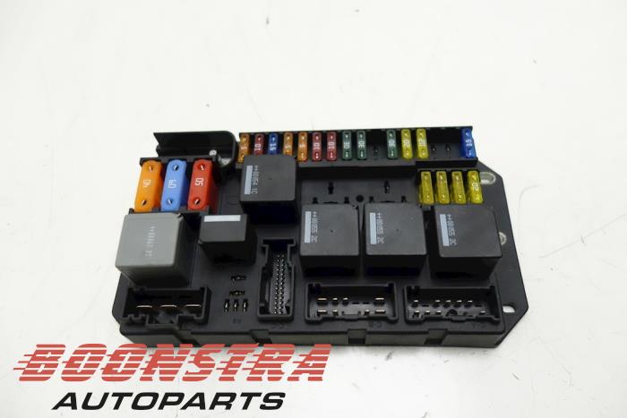 Begagnade Säkringsbox Landrover Range Rover III (LM) 3.6 TDV8 32V Pris € 44,95 Marginaltabell erbjuds av Boonstra Autoparts