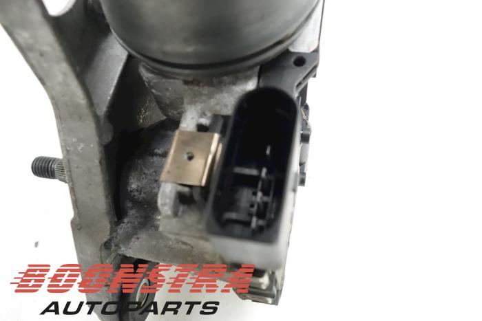 Moteur + mécanisme d'essuie glace d'un Ford Focus 3 1.0 Ti-VCT EcoBoost 12V 125 2015