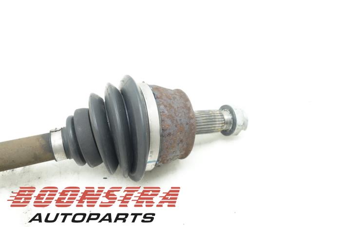Front drive shaft, left from a Fiat 500X (334) 1.6 D 16V Multijet II 2015