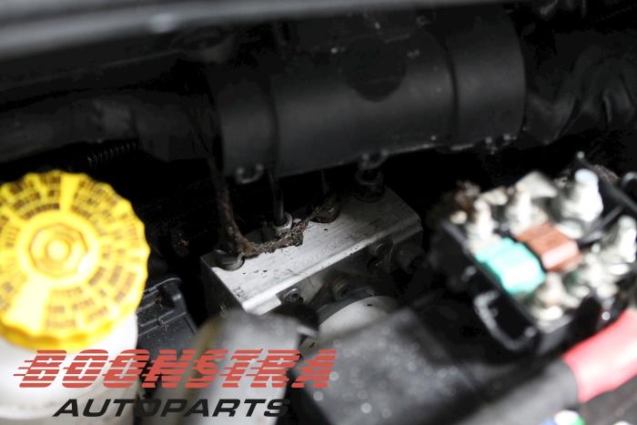 Usagé Bloc ABS Fiat 500X (334) 1.6 D 16V Multijet II Prix € 224,95 Règlement à la marge proposé par Boonstra Autoparts