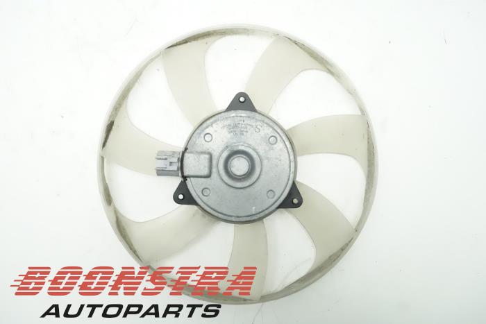 Fan motor from a Toyota Auris Touring Sports (E18) 1.8 16V Hybrid 2014