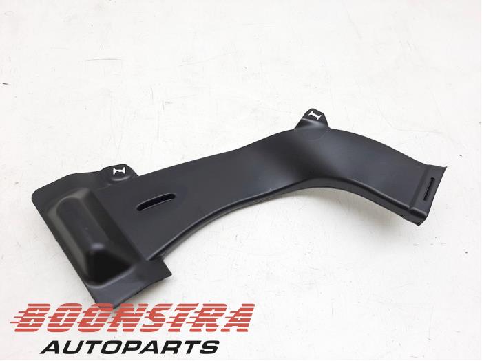 Begagnade Lufttratt Tesla Model 3 Long Range AWD 75 kWh Pris € 29,95 Marginaltabell erbjuds av Boonstra Autoparts
