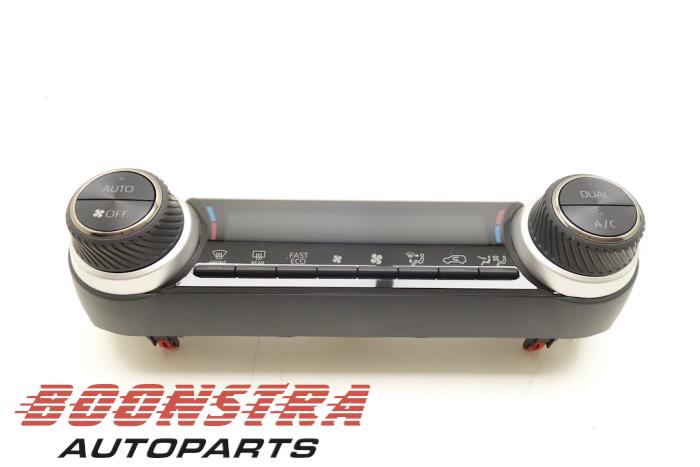 Panel de control de calefacción de un Toyota RAV4 (A5) 2.5 Hybrid 16V 2019