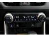 Panel de control de calefacción de un Toyota RAV4 (A5) 2.5 Hybrid 16V 2019