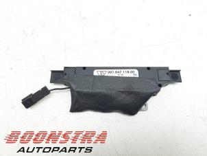 Usados Amplificador de antena Porsche 911 (997) 3.8 24V Carrera 4S Precio € 49,00 Norma de margen ofrecido por Boonstra Autoparts