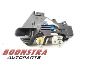 Used Front door lock mechanism 4-door, right Kia Rio IV (YB) 1.0i T-GDi 100 12V Price € 59,25 Margin scheme offered by Boonstra Autoparts
