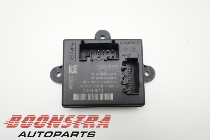 Central door locking module from a Volvo S60 II (FS) 2.0 D4 16V 2014