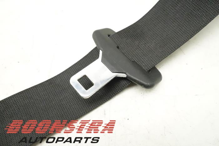 Rear seatbelt, right from a BMW 5 serie (F10) 520d 16V 2010