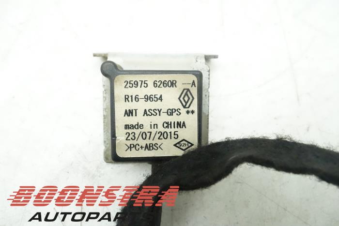 GPS antenna from a Opel Vivaro 1.6 CDTI 115 2015