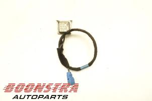 Used GPS antenna Opel Vivaro 1.6 CDTI 115 Price € 30,19 Inclusive VAT offered by Boonstra Autoparts