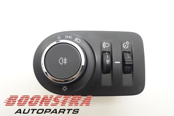 Interruptor de luz de un Opel Zafira Tourer (P12) 1.6 CDTI 16V ecoFLEX 134 2017