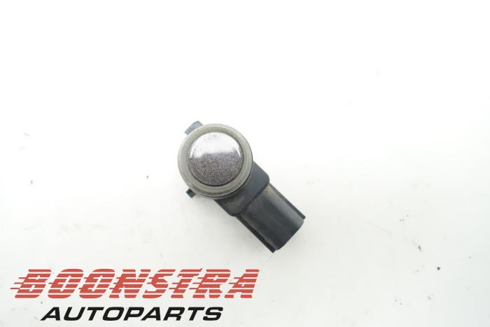 Usados Sensor PDC Opel Astra J Sports Tourer (PD8/PE8/PF8) 1.7 CDTi 16V Precio € 24,95 Norma de margen ofrecido por Boonstra Autoparts