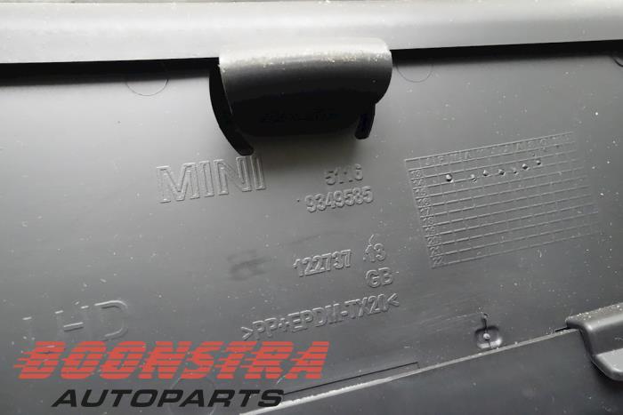 Schowek w desce rozdzielczej z MINI Mini (F55) 1.5 12V Cooper 2014