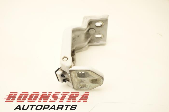 Tailgate hinge from a Opel Movano 2.3 CDTi 16V FWD 2014