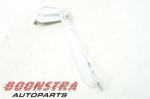 Used Bonnet Hinge Opel Movano 2.3 CDTi 16V FWD Price € 30,19 Inclusive VAT offered by Boonstra Autoparts