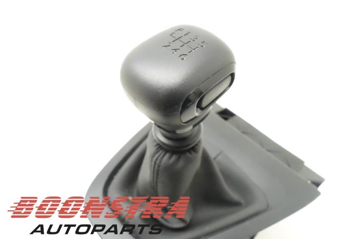 Gear stick from a Peugeot Expert (VA/VB/VE/VF/VY) 2.0 Blue HDi 120 16V 2019