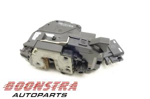 Used Sliding door lock mechanism, right Renault Trafic (1FL/2FL/3FL/4FL) 1.6 dCi 90 Price € 30,19 Inclusive VAT offered by Boonstra Autoparts