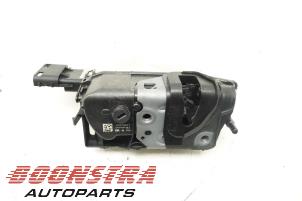 Begagnade Dörrlåsmekanism, 2-dörrars, höger Toyota ProAce 2.0 D-4D 122 16V Worker Pris € 53,54 Inklusive moms erbjuds av Boonstra Autoparts