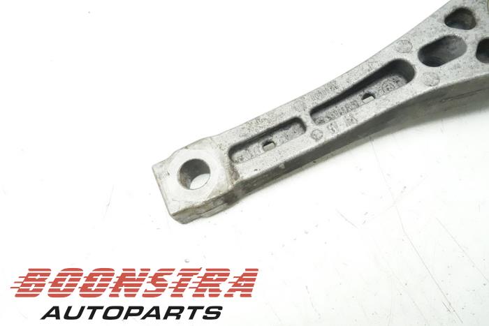 Engine mount from a Volkswagen Golf VI (5K1) 2.0 GTI 16V 2009
