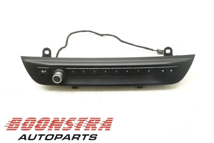 Używane Panel obslugi radia BMW i8 (I12) 1.5 TwinPower Turbo Cena € 59,25 Procedura marży oferowane przez Boonstra Autoparts