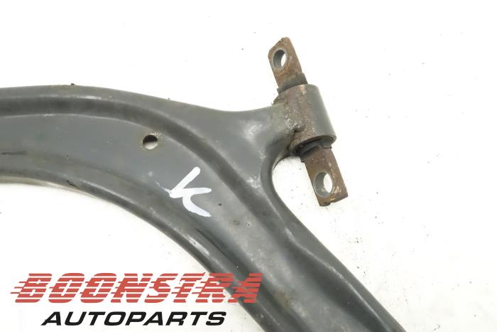 Front wishbone, left from a Nissan Qashqai (J10) 2.0 16V 2011