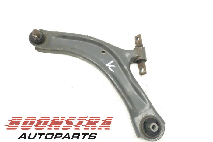 Front wishbone, left from a Nissan Qashqai (J10) 2.0 16V 2011