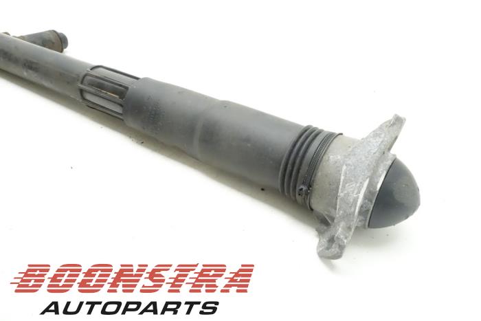 Rear shock absorber rod, right from a Seat Leon ST (5FF) 1.8 TSI Ecomotive 16V 2014