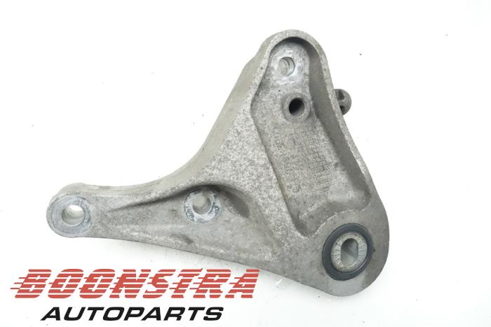 Engine mount from a Vauxhall Mokka/Mokka X 1.4 Turbo 16V 4x2 2015