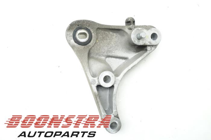Engine mount from a Vauxhall Mokka/Mokka X 1.4 Turbo 16V 4x2 2015