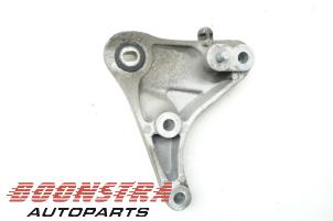 Engine mount from a Vauxhall Mokka/Mokka X 1.4 Turbo 16V 4x2 2015