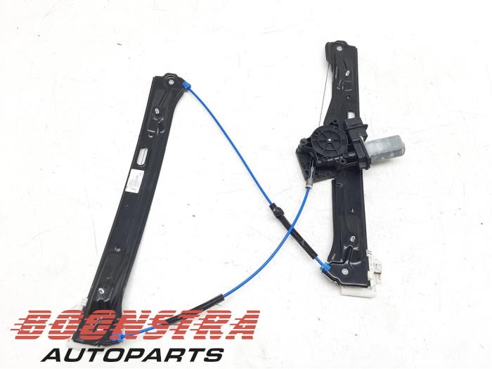 Window mechanism 4-door, front right from a BMW 3 serie Touring (F31) 328i xDrive 2.0 16V 2015