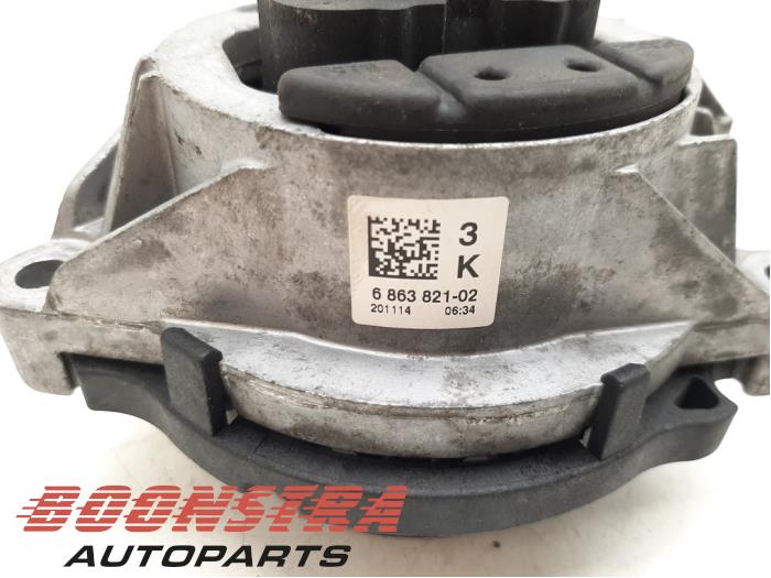 Engine mount from a BMW 3 serie Touring (F31) 328i xDrive 2.0 16V 2015