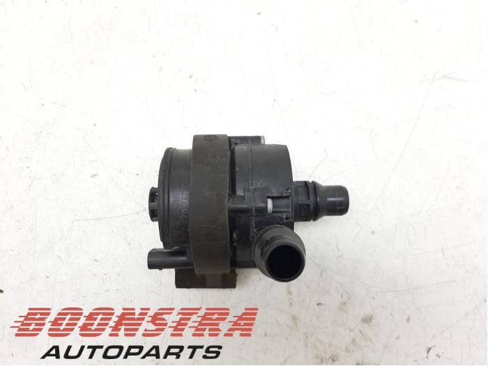 Begagnade Extra vattenpump BMW i8 (I12) 1.5 TwinPower Turbo Pris € 24,95 Marginaltabell erbjuds av Boonstra Autoparts