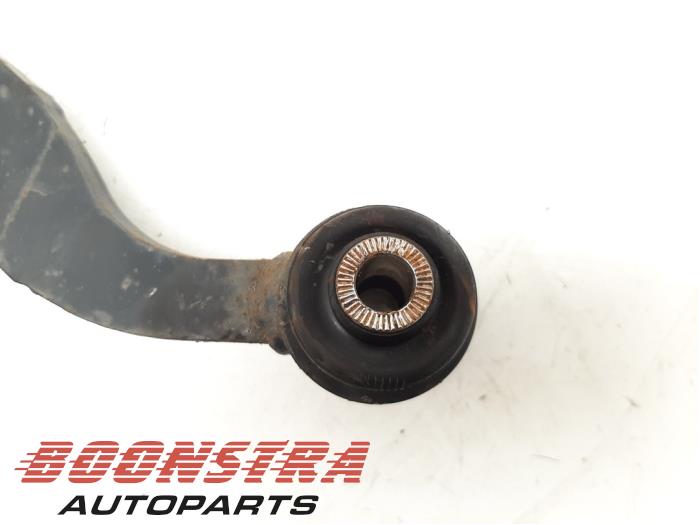 Rear wishbone, right from a Lexus CT 200h 1.8 16V 2011
