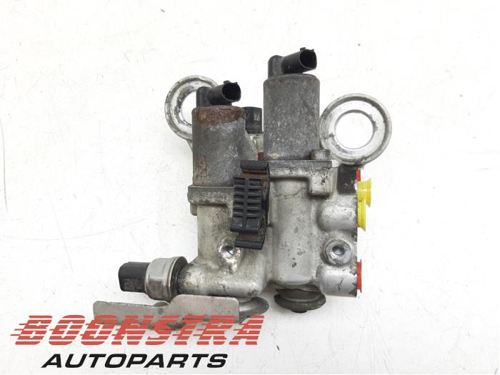 Gebrauchte Ventilblock hydraulisch Porsche Panamera (970) 4.8 V8 32V Turbo S Preis € 249,95 Margenregelung angeboten von Boonstra Autoparts