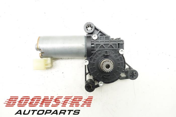 Używane Silnik szyberdachu Peugeot 108 1.0 12V Cena € 44,95 Procedura marży oferowane przez Boonstra Autoparts