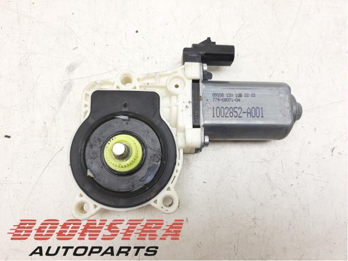 Usados Motor de ventanilla de puerta Dodge Nitro 2.8 CRD 16V 4x4 Precio € 24,95 Norma de margen ofrecido por Boonstra Autoparts