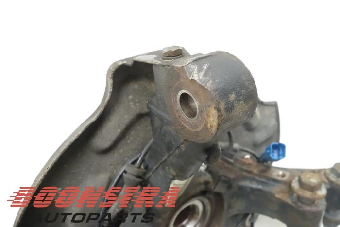 Knuckle, front left from a Peugeot 508 SW (8E/8U) 2.0 HDiF 16V Autom. 2013