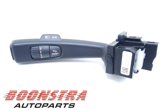 Używane Przelacznik kierunkowskazu Volvo V40 (MV) 1.5 T3 16V Geartronic Cena € 24,95 Procedura marży oferowane przez Boonstra Autoparts