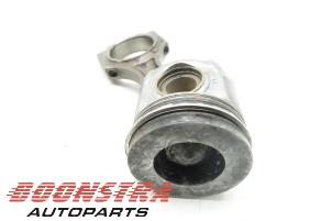Piston d'un BMW 3 serie Touring (F31) 320d 2.0 16V EfficientDynamicsEdition 2015