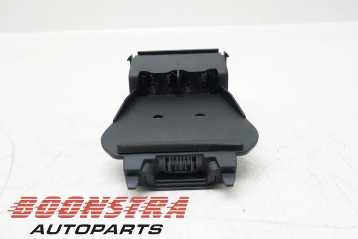 Camera module from a Ford Focus 3 Wagon 1.0 Ti-VCT EcoBoost 12V 125 2015