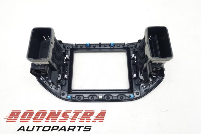 Dashboard vent from a Jeep Compass (MP) 2.0 Multijet II 140 16V 4x4 2019