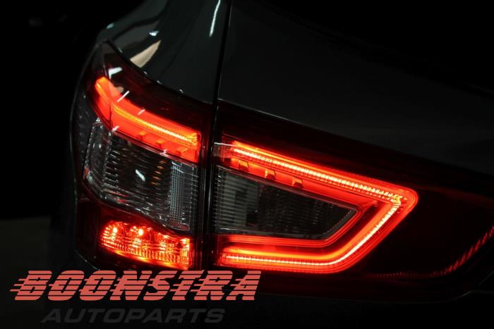 Rücklicht links van een Nissan Qashqai (J11) 1.5 dCi DPF 2016