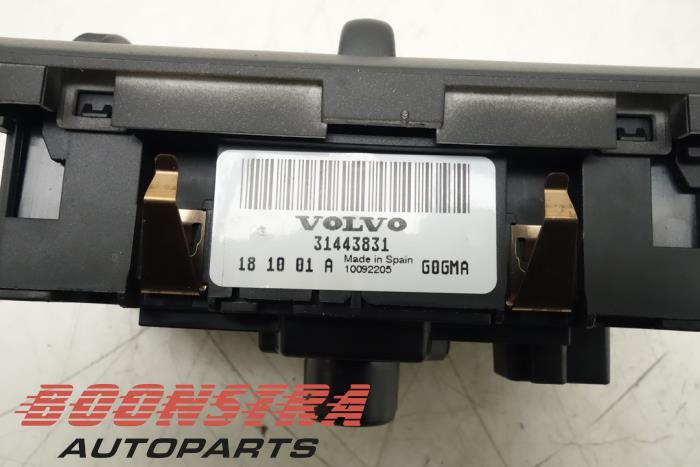 Interruptor de luz de un Volvo V40 (MV) 1.5 T3 16V Geartronic 2018