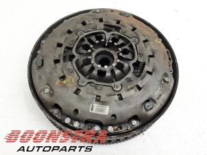 Used Dual mass flywheel Renault Grand Scénic III (JZ) Price € 74,25 Margin scheme offered by Boonstra Autoparts