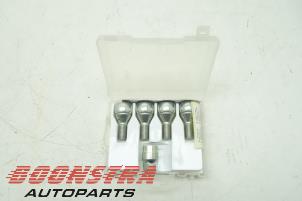 Usagé Kit verrouillage roue Renault Captur Prix € 29,95 Règlement à la marge proposé par Boonstra Autoparts